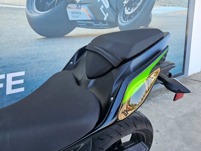 2022 Kawasaki Z400 Green