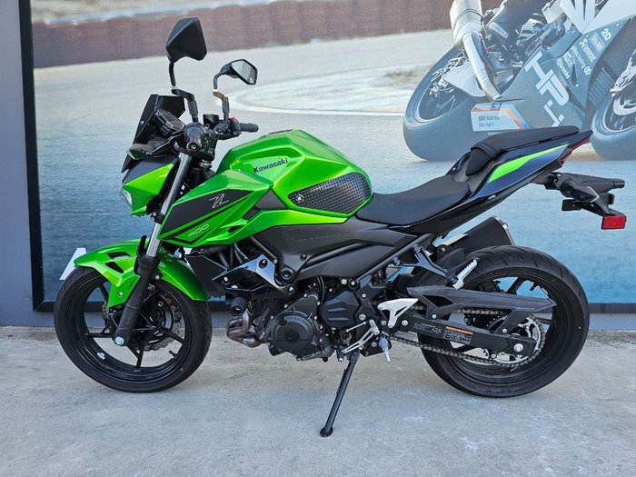 2022 Kawasaki Z400 Green