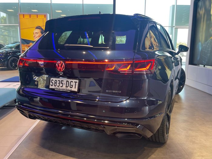 2025 Volkswagen Touareg R