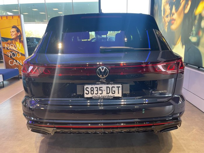 2025 Volkswagen Touareg R