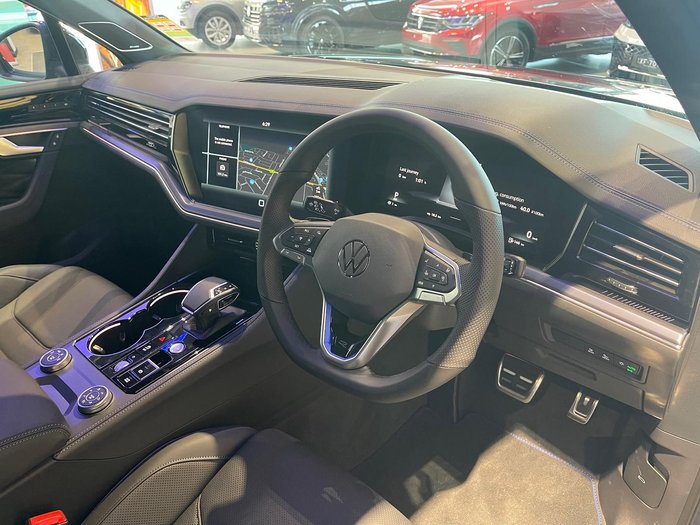 2025 Volkswagen Touareg R