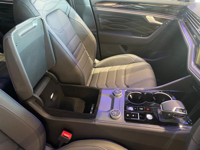 2025 Volkswagen Touareg R