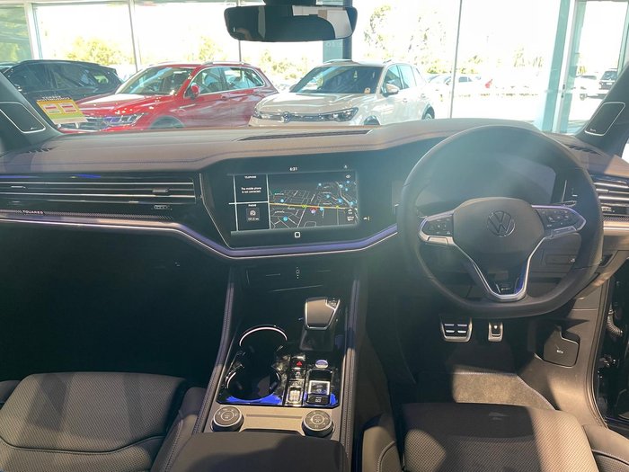 2025 Volkswagen Touareg R