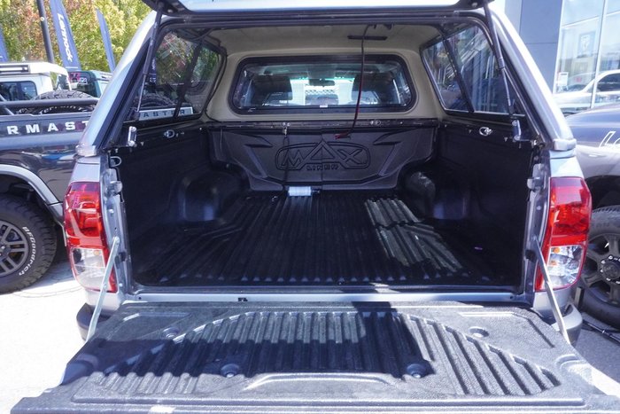 2023 Toyota Hilux SR