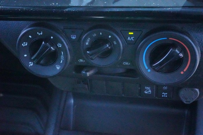 2023 Toyota Hilux SR