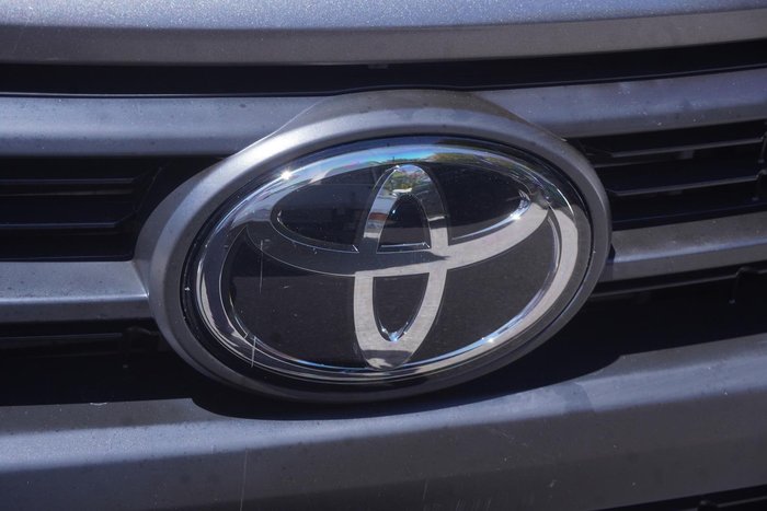 2023 Toyota Hilux SR