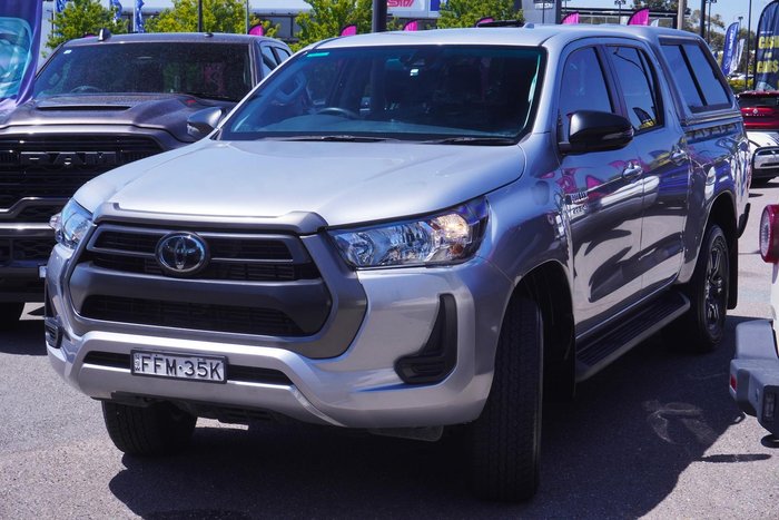 2023 Toyota Hilux SR