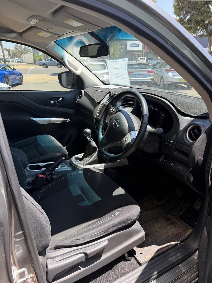 2020 Nissan Navara ST-X