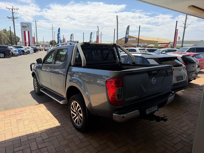 2020 Nissan Navara ST-X