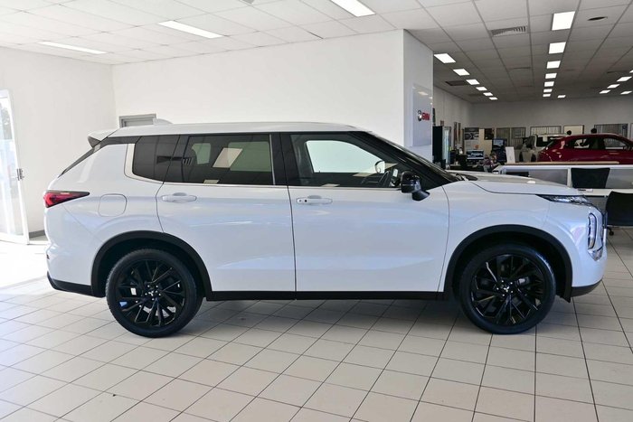 2023 Mitsubishi Outlander LS Black Edition