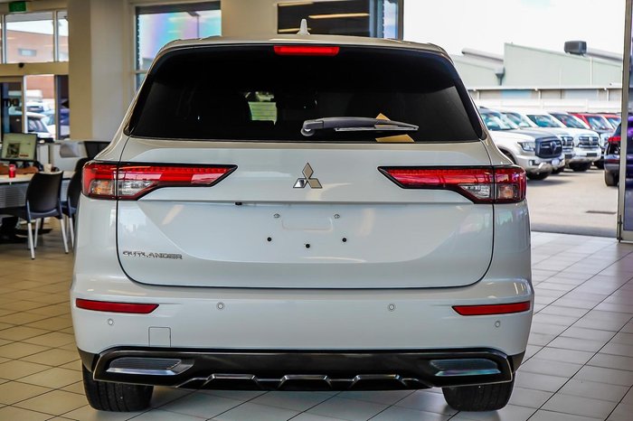 2023 Mitsubishi Outlander LS Black Edition