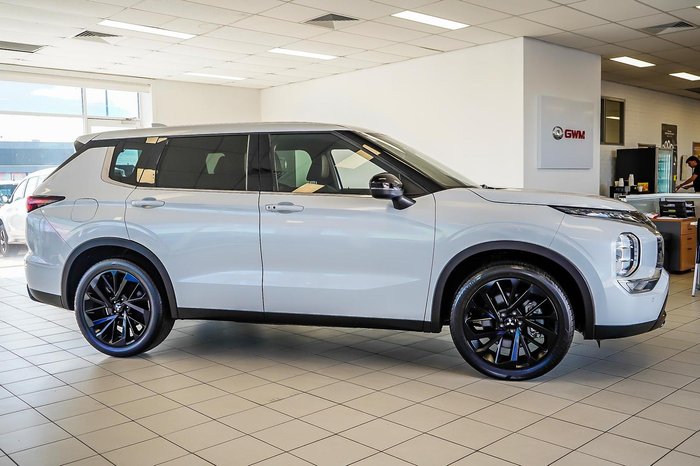 2023 Mitsubishi Outlander LS Black Edition