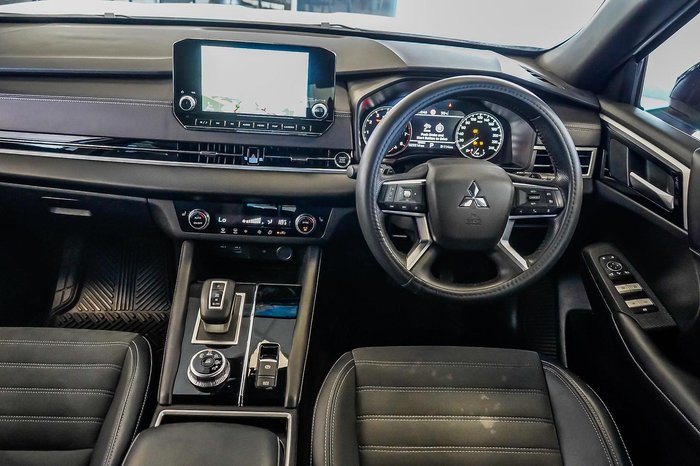 2023 Mitsubishi Outlander LS Black Edition