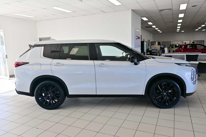 2023 Mitsubishi Outlander LS Black Edition