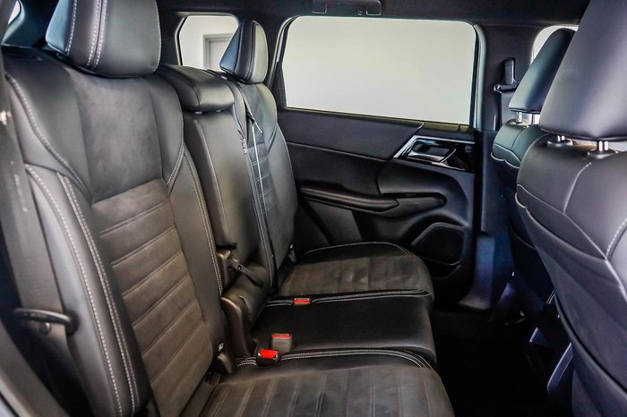 2023 Mitsubishi Outlander LS Black Edition