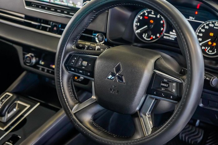 2023 Mitsubishi Outlander LS Black Edition