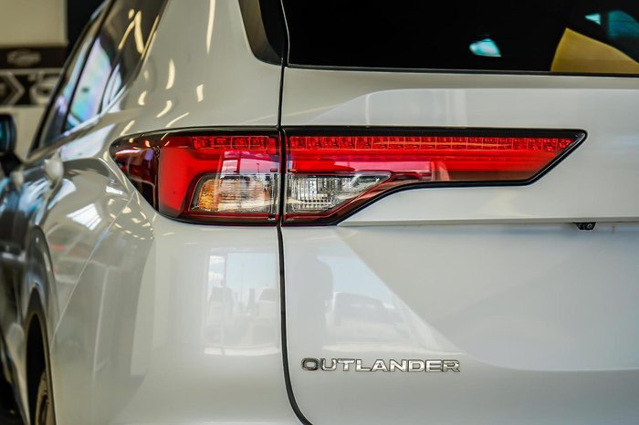 2023 Mitsubishi Outlander LS Black Edition