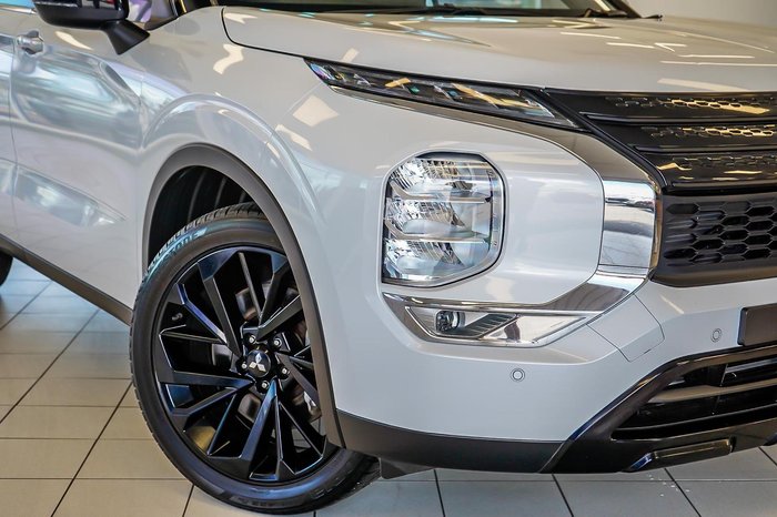 2023 Mitsubishi Outlander LS Black Edition