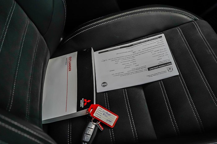 2023 Mitsubishi Outlander LS Black Edition