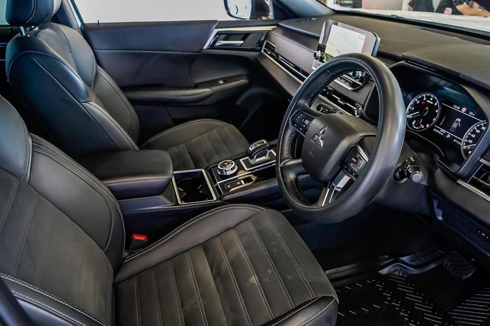 2023 Mitsubishi Outlander LS Black Edition