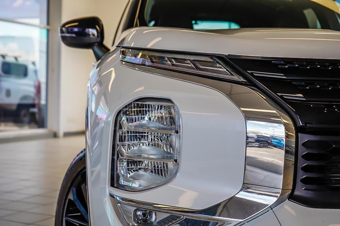 2023 Mitsubishi Outlander LS Black Edition