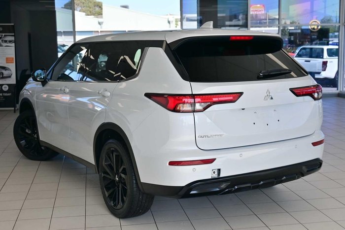 2023 Mitsubishi Outlander LS Black Edition