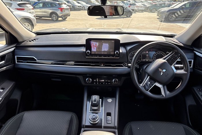 2023 Mitsubishi Outlander ES