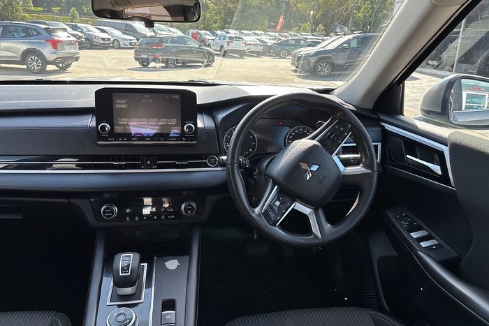 2023 Mitsubishi Outlander ES