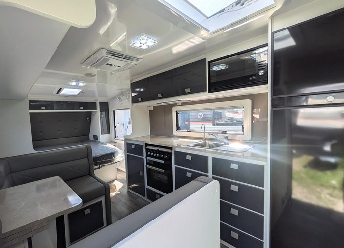 2025 JB Caravans Dirt Roader (19'6)