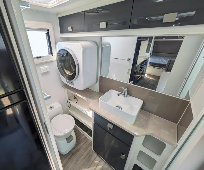 2025 JB Caravans Dirt Roader (19'6)