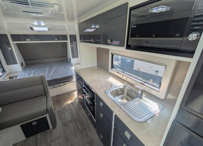 2025 JB Caravans Dirt Roader (19'6)