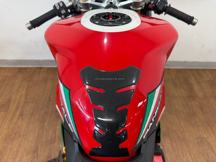 2023 Ducati PANIGALE V2 RED