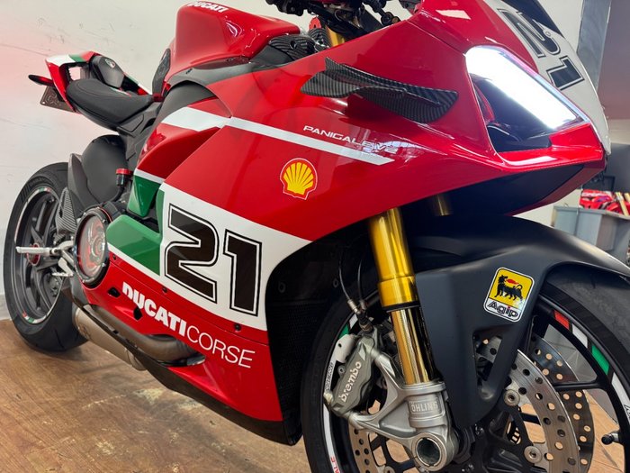2023 Ducati PANIGALE V2 RED