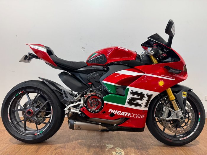 2023 Ducati PANIGALE V2 RED