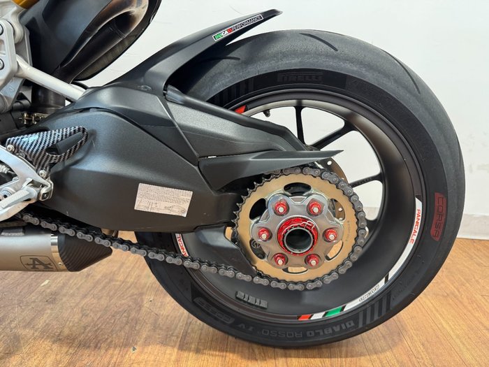 2023 Ducati PANIGALE V2 RED