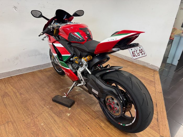 2023 Ducati PANIGALE V2 RED