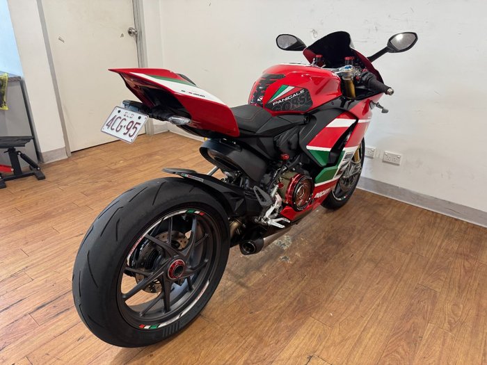 2023 Ducati PANIGALE V2 RED