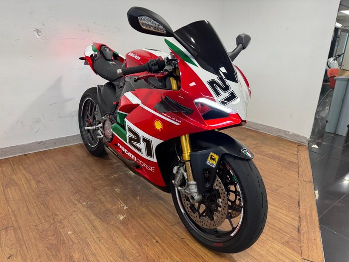 2023 Ducati PANIGALE V2 RED