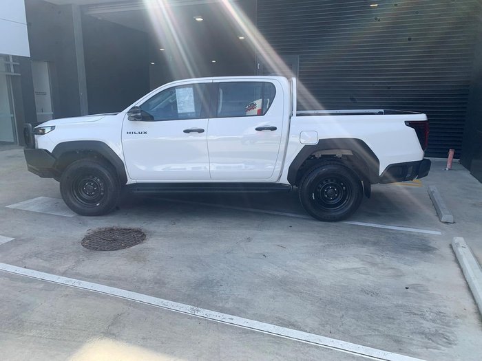 2025 Toyota Hilux SR 48V