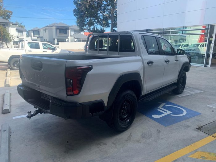 2025 Toyota Hilux SR 48V