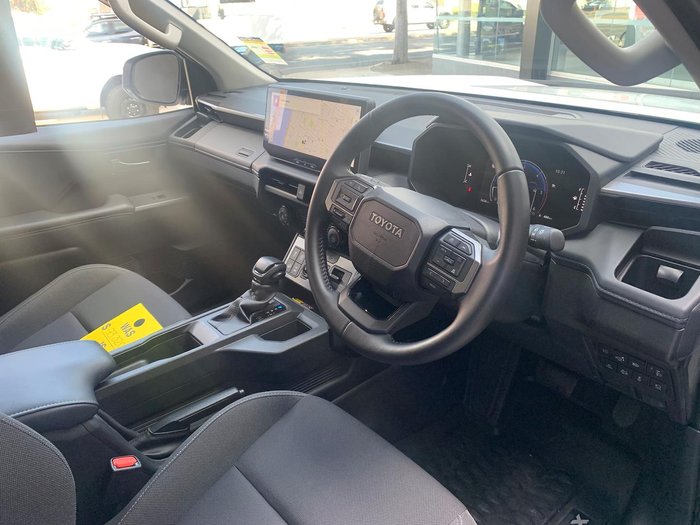 2025 Toyota Hilux SR 48V