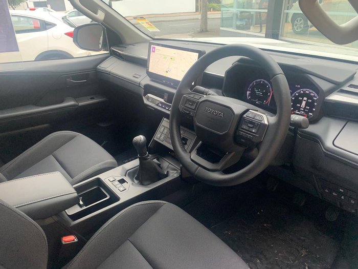 2025 Toyota Hilux SR5