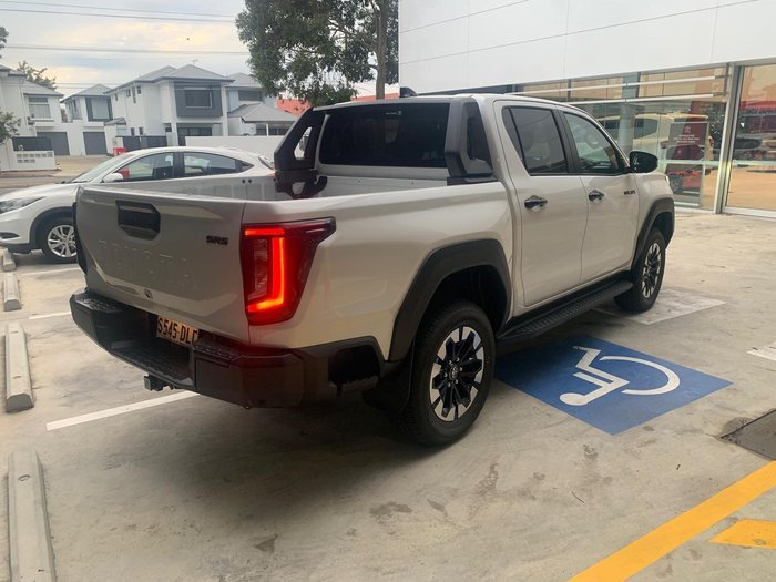 2025 Toyota Hilux SR5