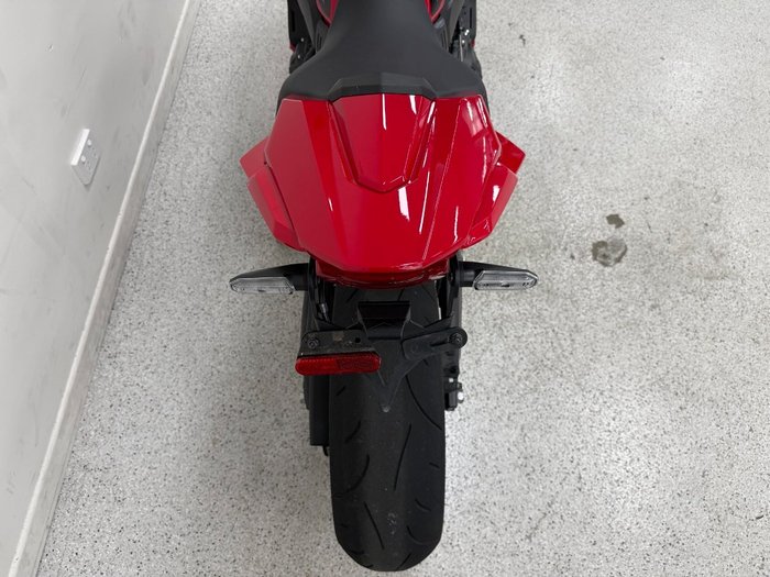 2023 Honda CBR650R Red