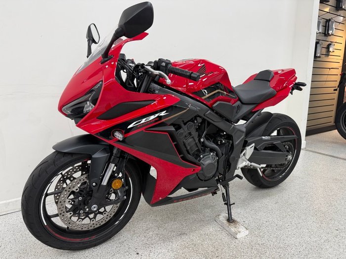2023 Honda CBR650R Red