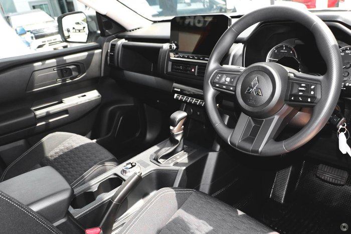 2025 Mitsubishi Triton GLX+