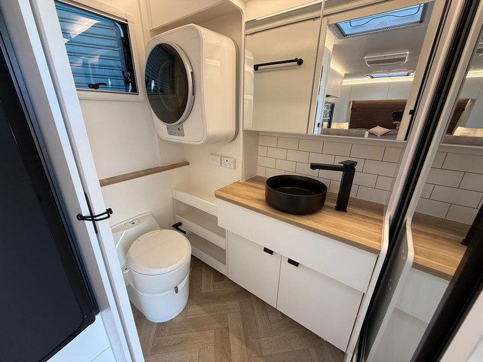 2025 New Age Caravans Manta Ray Mr19er My26