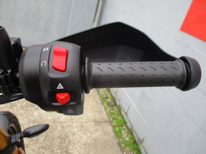 2023 Triumph SCRAMBLER 400 X BLACK