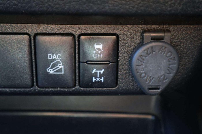 2022 Toyota Hilux SR