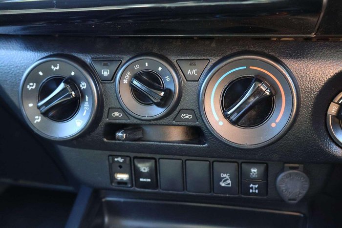 2022 Toyota Hilux SR